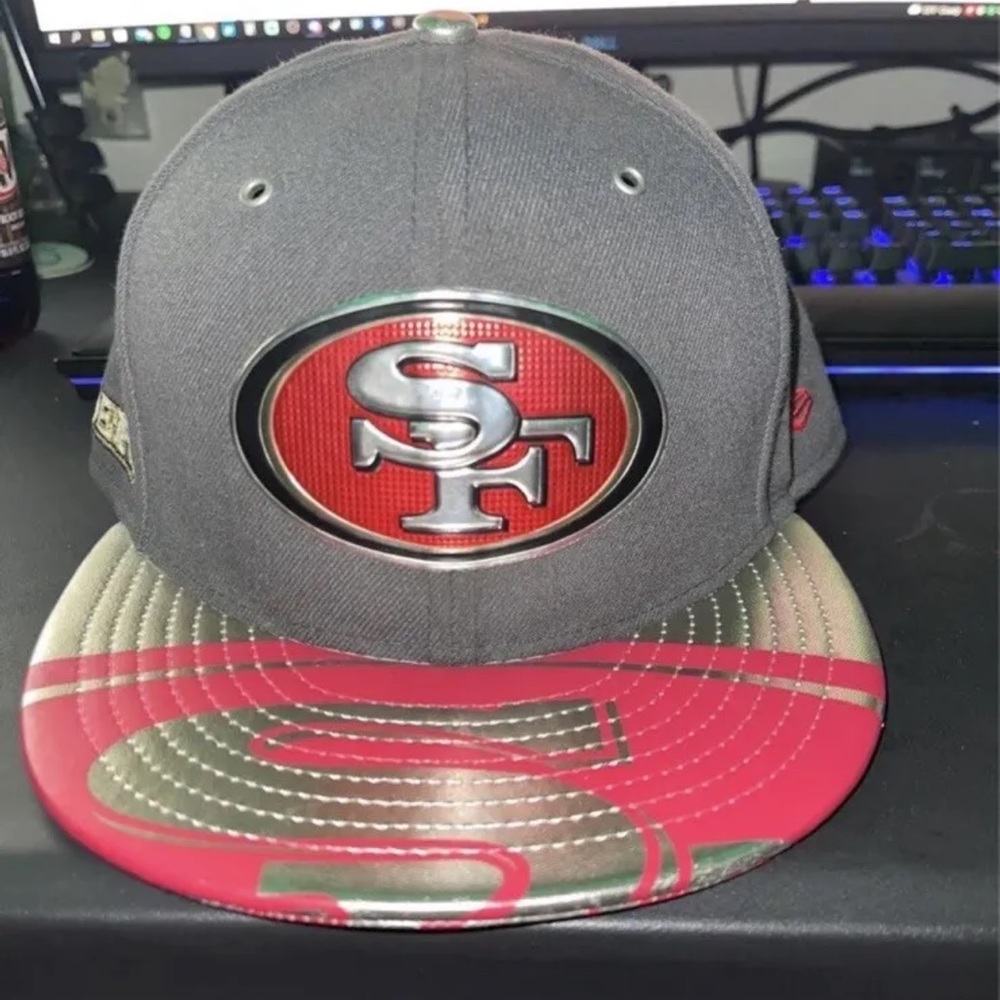 New Era San Francisco 49ers Rare Vintage Logo Fitted 7 5/8 metallic gold and red